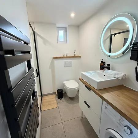 Brottillon 2 - 1 Bedroom - Benite Apartmán